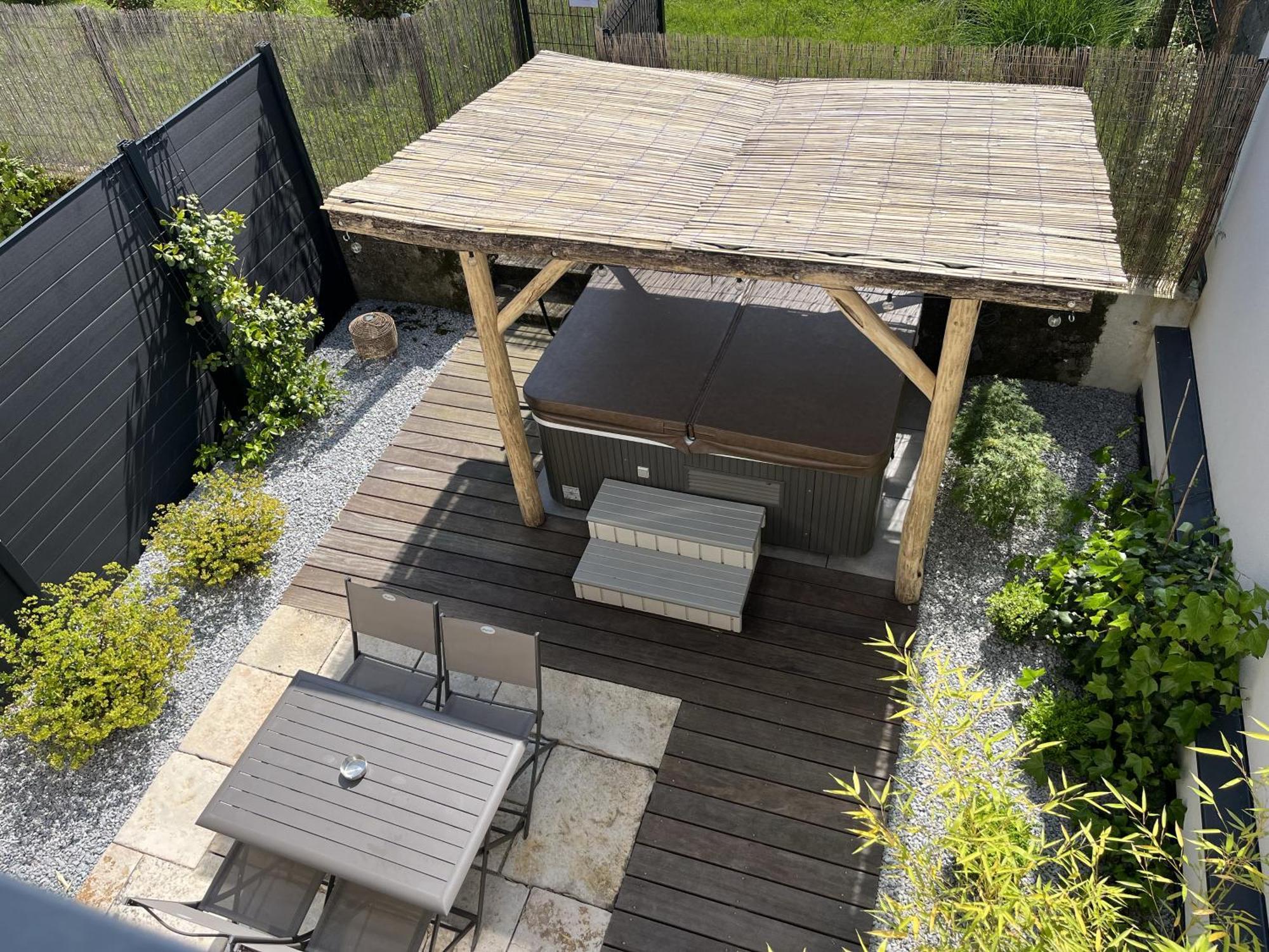 Sejour Detente - Appart'Hotel N 1 Avec Jaccuzi, Piscine Et Petit-Dejeuner Chouzelot Extérieur photo