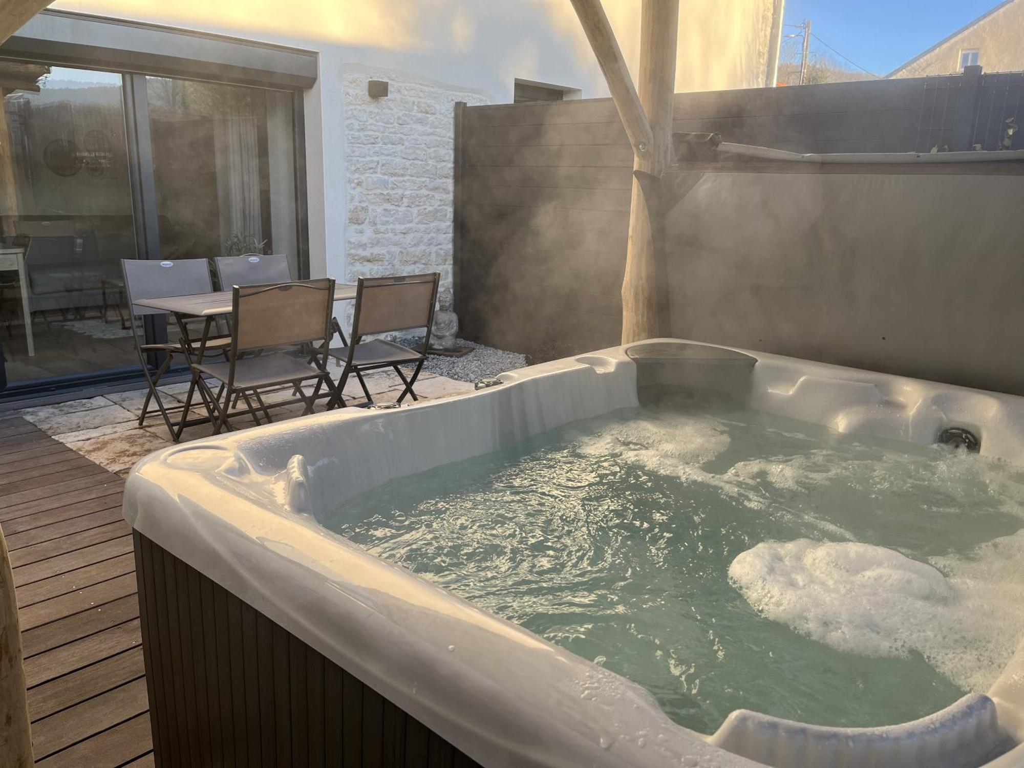 Sejour Detente - Appart'Hotel N 1 Avec Jaccuzi, Piscine Et Petit-Dejeuner Chouzelot Extérieur photo