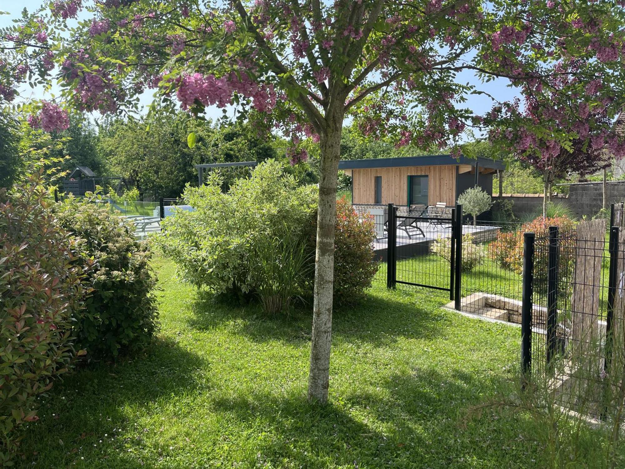 Sejour Detente - Appart'Hotel N 1 Avec Jaccuzi, Piscine Et Petit-Dejeuner Chouzelot Extérieur photo
