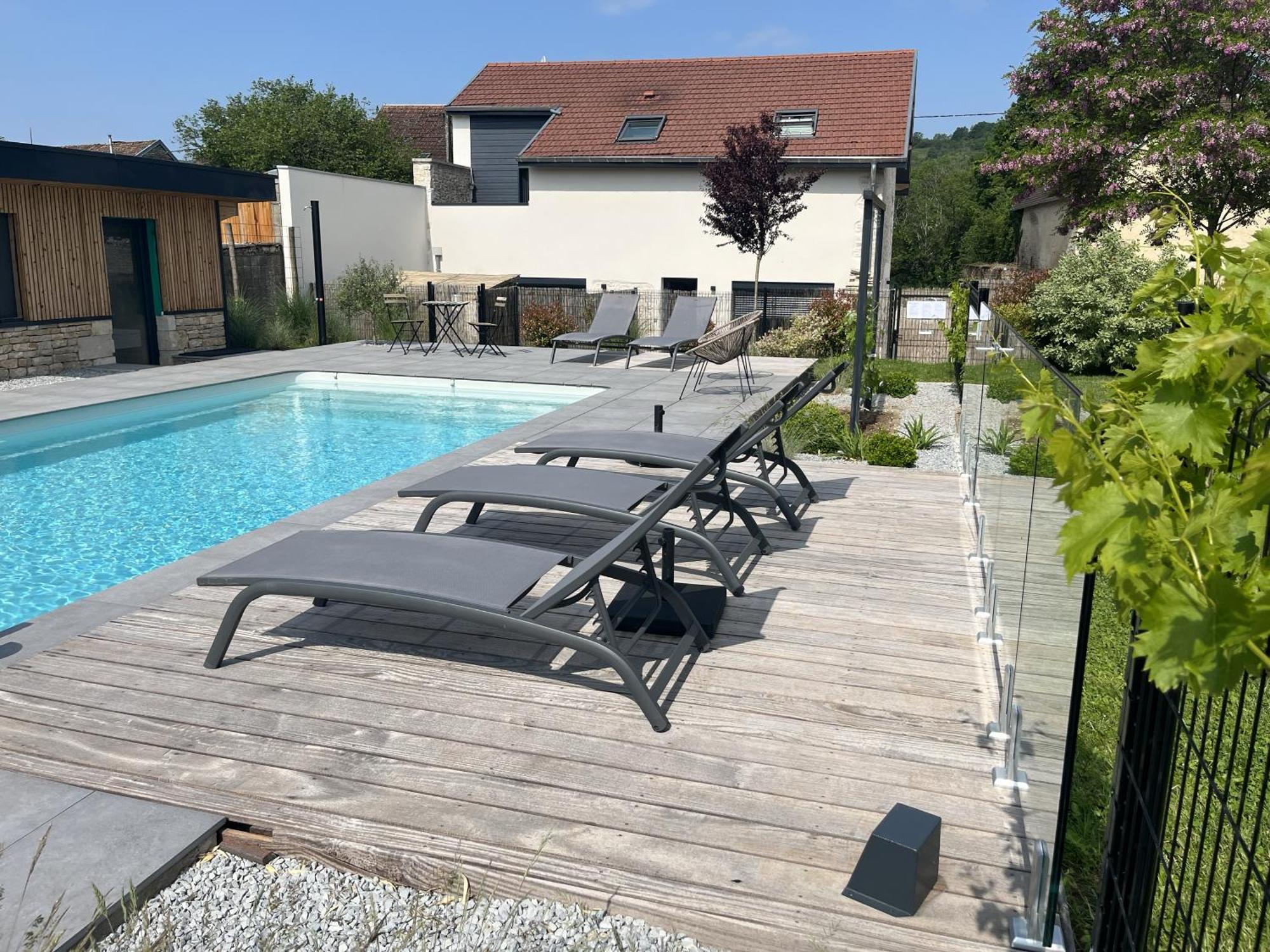 Sejour Detente - Appart'Hotel N 1 Avec Jaccuzi, Piscine Et Petit-Dejeuner Chouzelot Extérieur photo